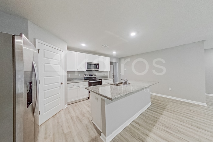 Building Photo - 289 Monarch Ln