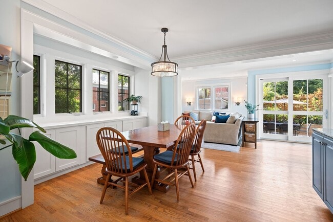 Building Photo - 5191 Linnean Terrace NW