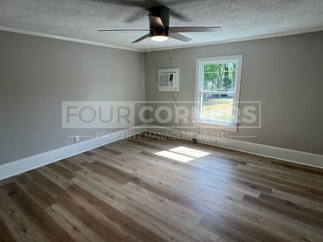 Building Photo - Beautiful 5 Bedroom 2.5 Bath House