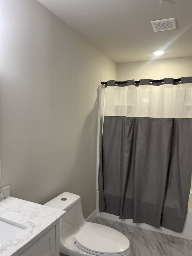Building Photo - ALL UTILITIES INCLUDED!!