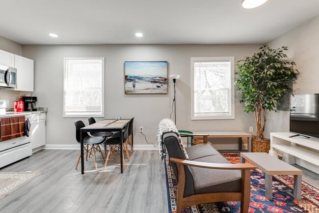 Building Photo - 407 N 3 1/2 Ave