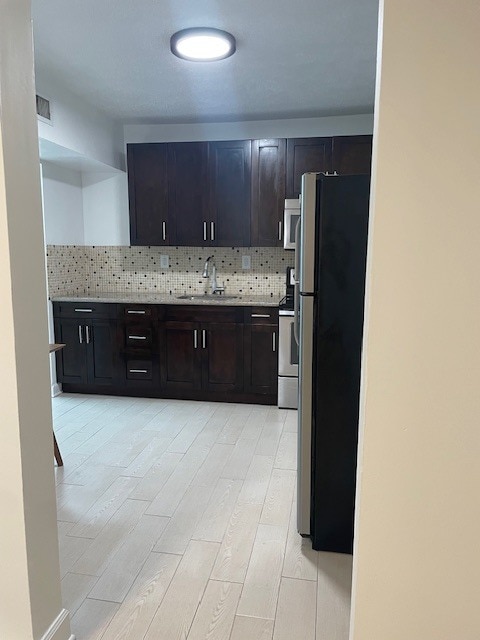Kitchen - 221 SW 9th Ave