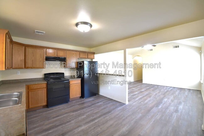 Building Photo - 6009 S Madison Pl
