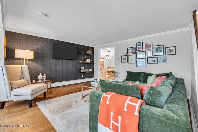 Building Photo - 115 10th Ave