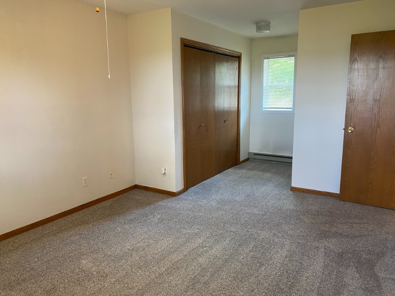 Building Photo - 112 Lake Rd