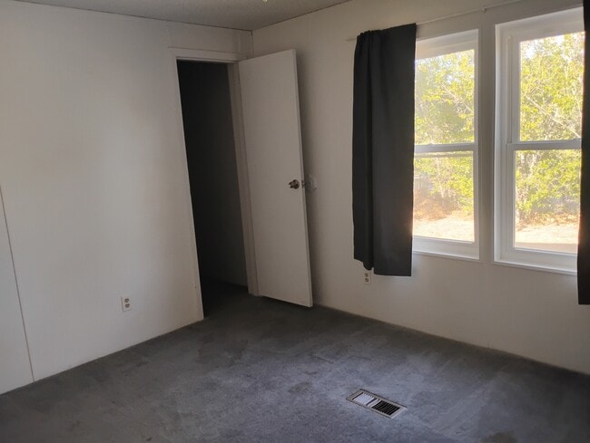 Building Photo - 610 Green River Blvd