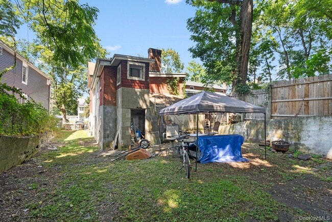 Building Photo - 93 Delafield St