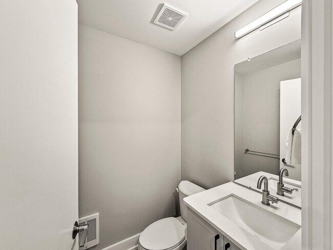 Building Photo - 626 N Delaware Ave