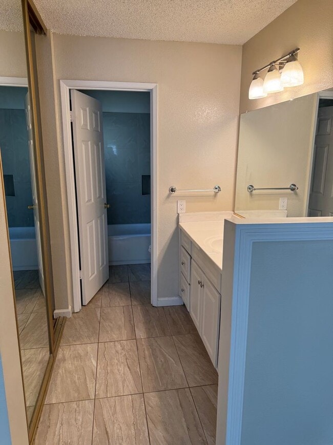 Building Photo - 1266 Hartford Cir
