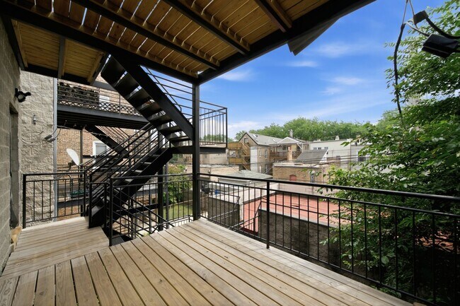 Building Photo - Beautiful and Spacious 2 bedroom, 2 Bathroom Located