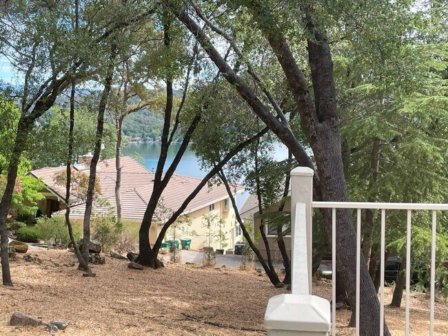 Building Photo - Short term 4-8 mo.  rental-Lake view 3 bedroom, 3 bath plus office in Lake Wildwood, Penn Valley, CA
