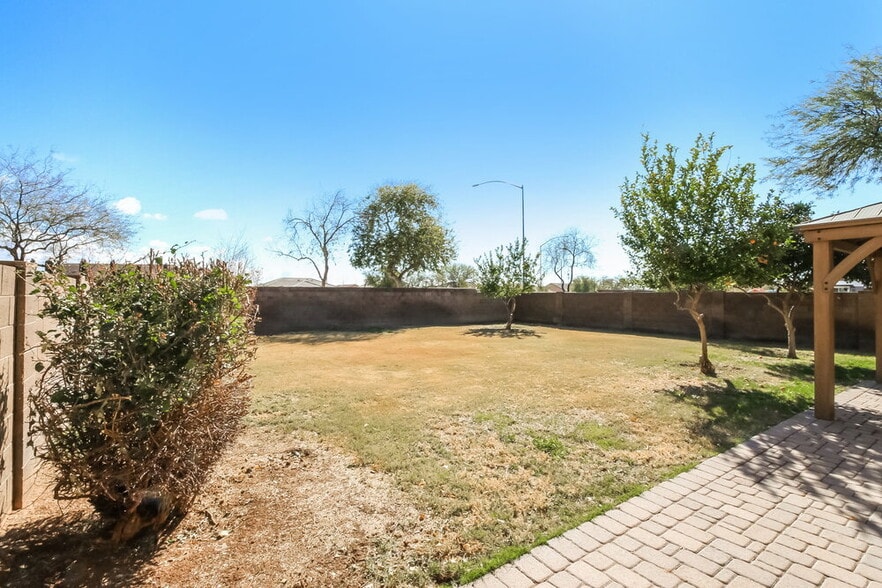 Building Photo - 2959 S Del Rancho Cir