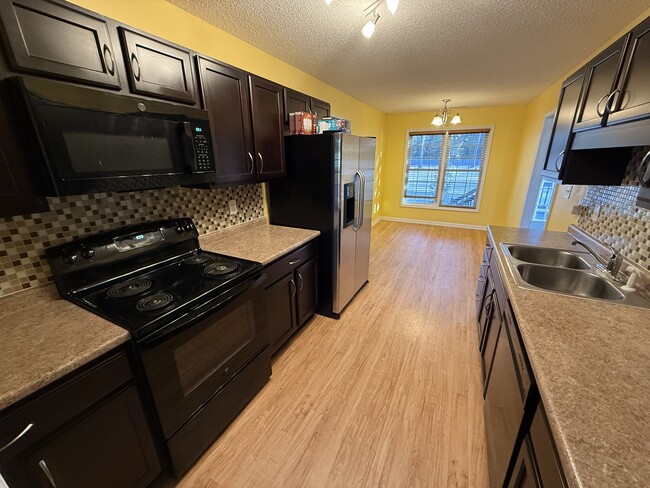 Building Photo - 121 Laredo Dr