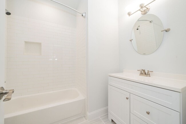 Building Photo - Beautifully Updated 3-Bed, 2-Bath Home Nea...