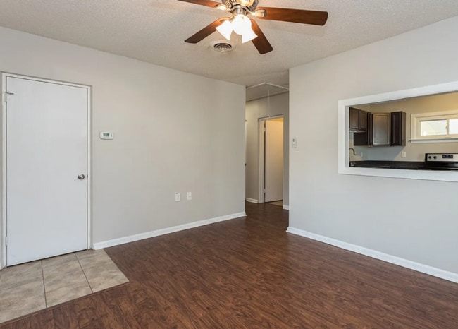 Building Photo - 2 Bed Home in Raleigh