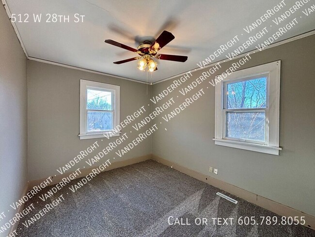 Building Photo - Charming 2 Bedroom 1 Bathroom House With L...