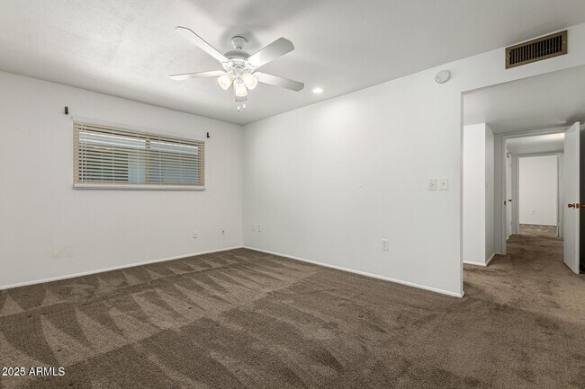 Building Photo - 15602 N 105th Dr