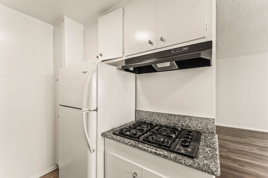 Building Photo - 714 W Knoll Dr