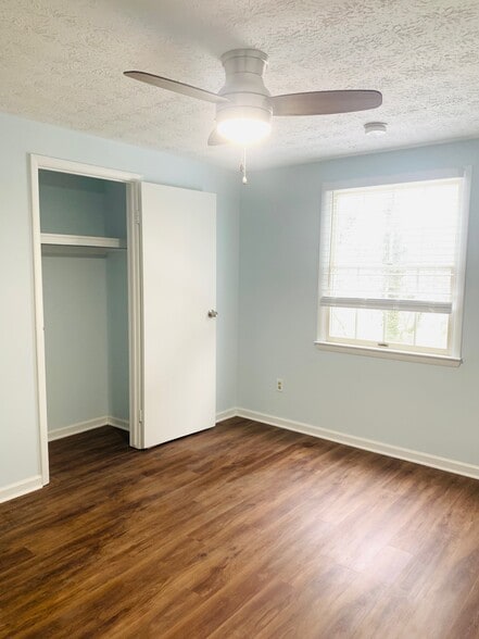 Building Photo - 9306 Kite St