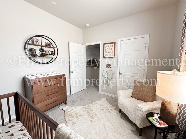 Building Photo - 2117 Luna Dr