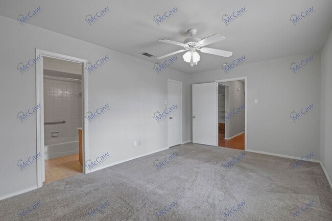 Building Photo - 213 Gregory Dr