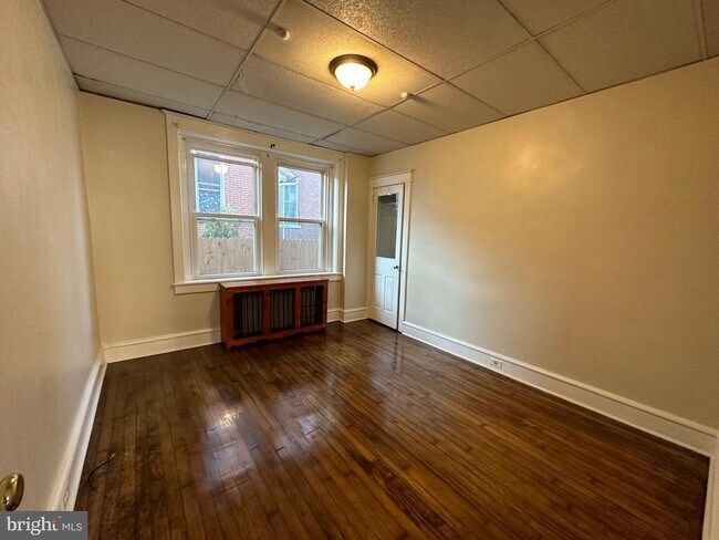 Building Photo - 451 Main St