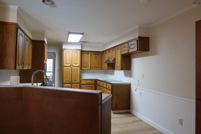 Building Photo - 4819 Royal Oak St