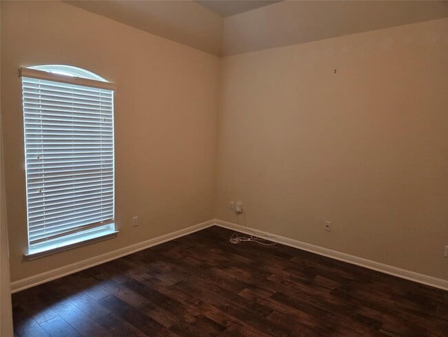 Building Photo - 2832 Coral Valley Dr