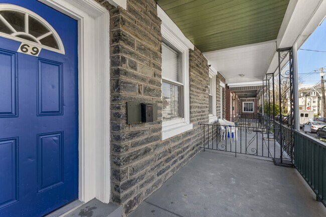 Building Photo - 69 Slocum St
