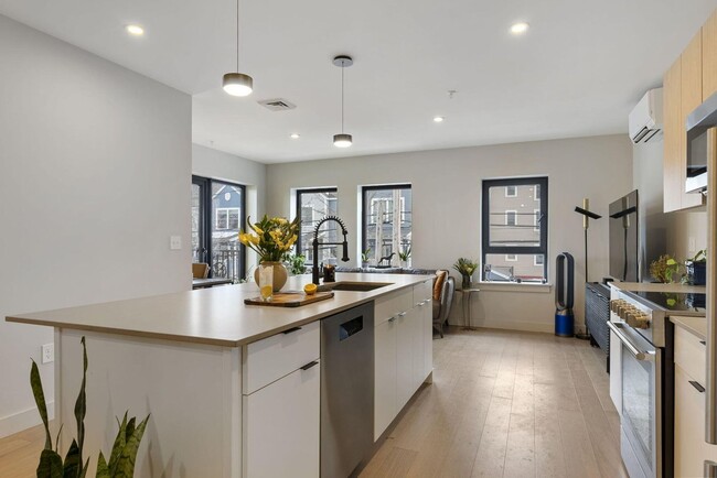 Building Photo - Fully Furnished 2BR condo for rent