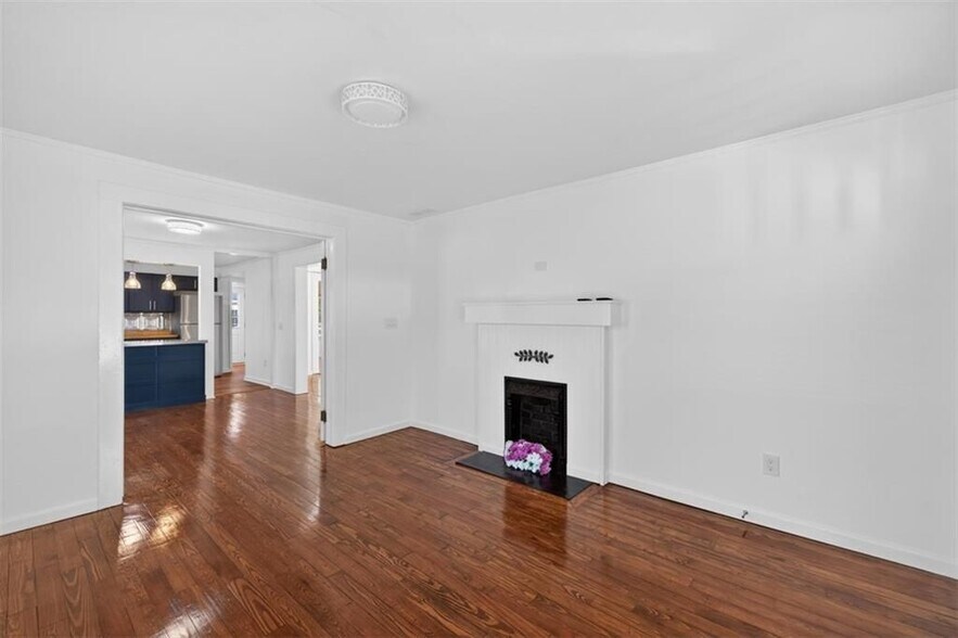 Building Photo - 240 E 5th Ave