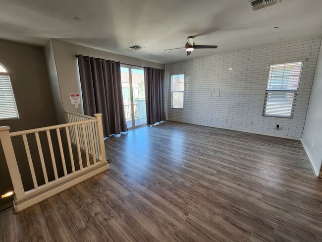 Building Photo - 3 Bedroom Townhome in the Fincher Fields C...