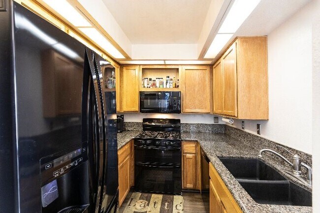 Building Photo - 5096 Tortuga Dr