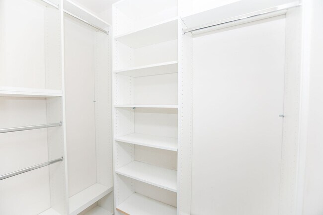 Building Photo - Downtown Norfolk Condo