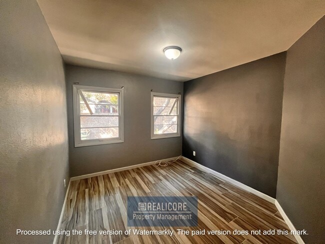 Building Photo - 3220 Parkside Dr