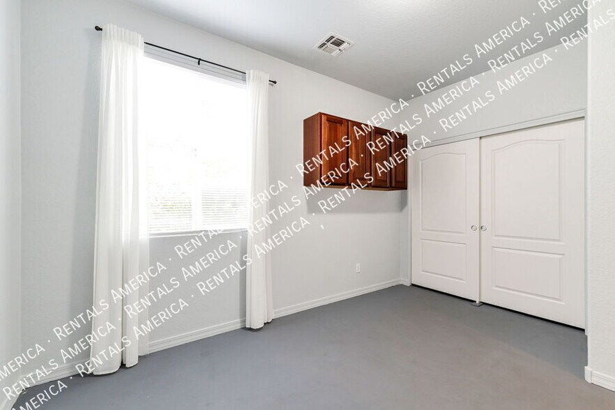Building Photo - 12936 N Salt Cedar Dr
