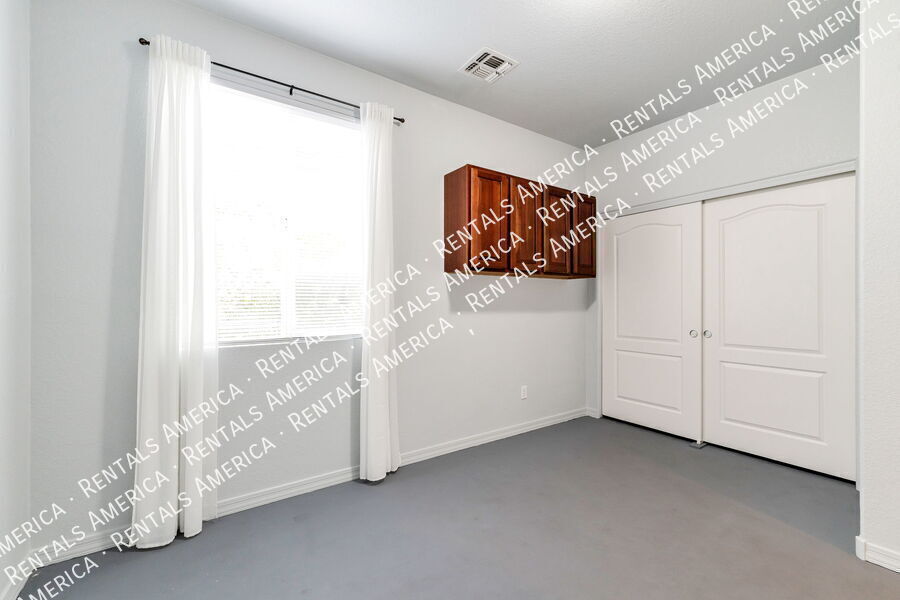 Building Photo - 12936 N Salt Cedar Dr