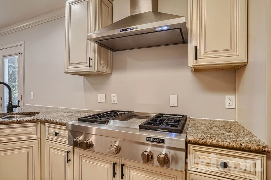 Building Photo - 125 Hunters Trce