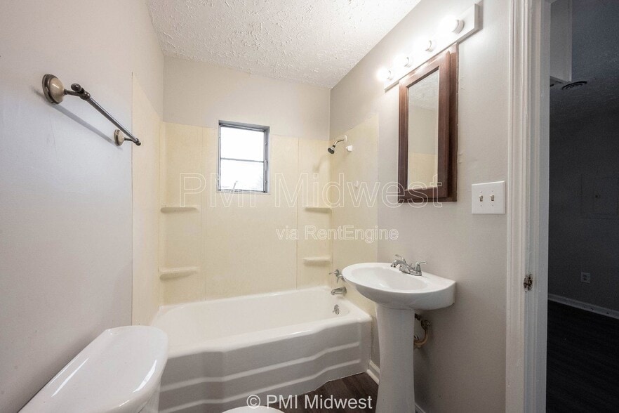 Building Photo - 524 W 23rd St