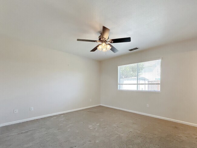 Building Photo - 253 Creektrail Ct