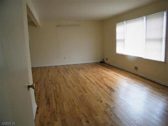 Building Photo - 65 Wolf Pl