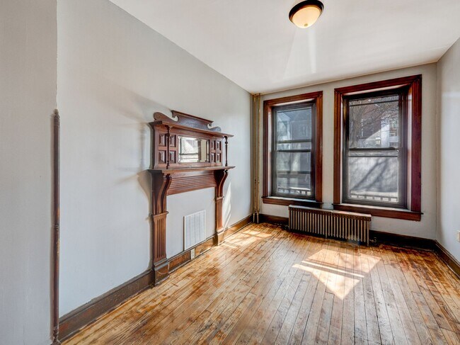 Building Photo - Large Four Bedroom In York!