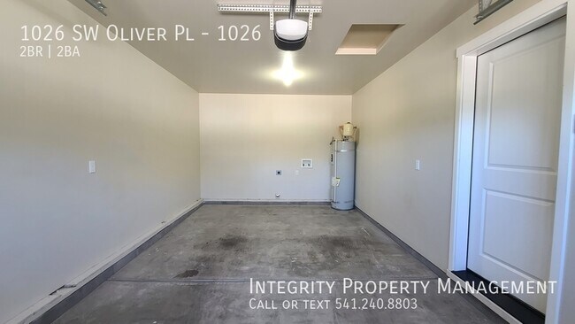Building Photo - 1026 SW Oliver Pl