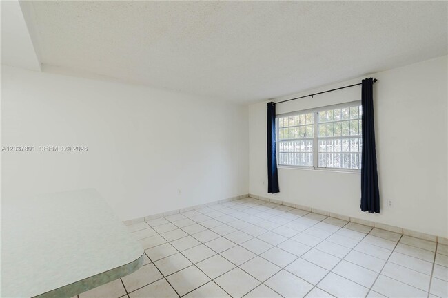 Building Photo - 747 NW 13th Ave