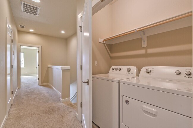 Building Photo - 17235 SW Goldcrest Ln