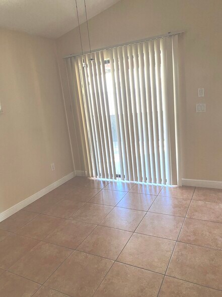 Building Photo - 4 Prosperity Ln