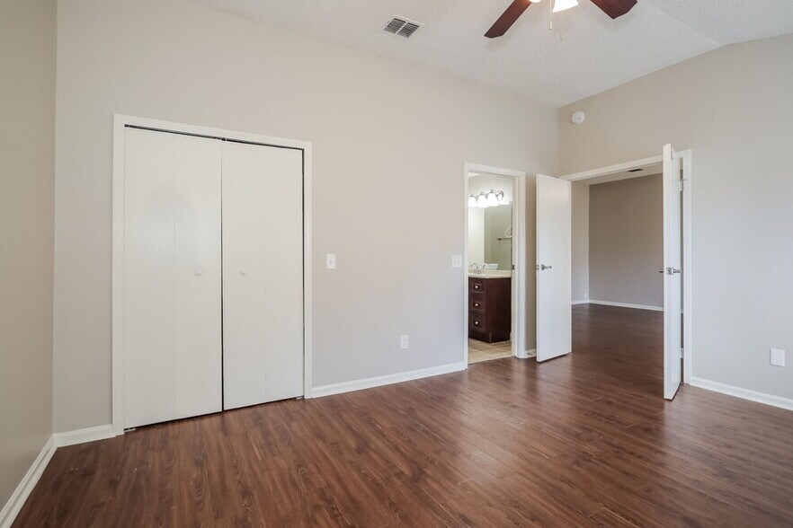 Building Photo - 2013 St Martins Dr W