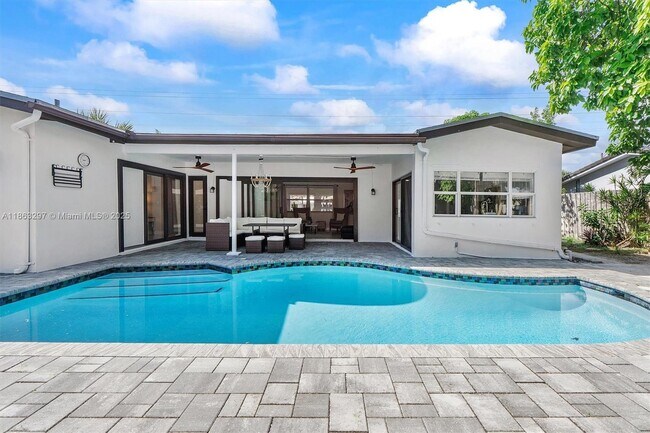 Building Photo - 5800 NE 18th Ave