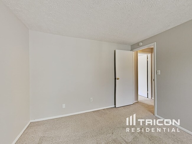 Building Photo - 4928 Rockborough Trail NW