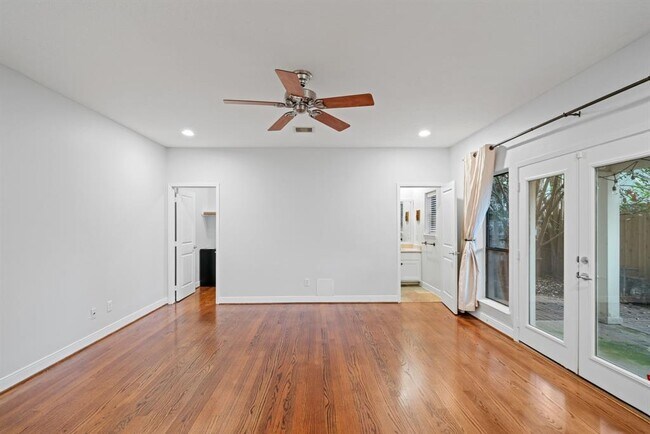 Building Photo - 2406 Dorrington St
